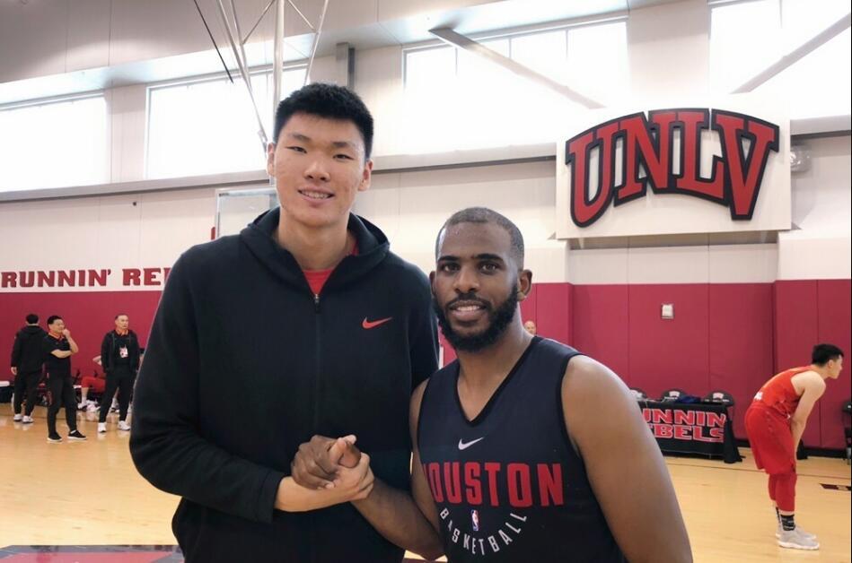 范子铭与保罗合影