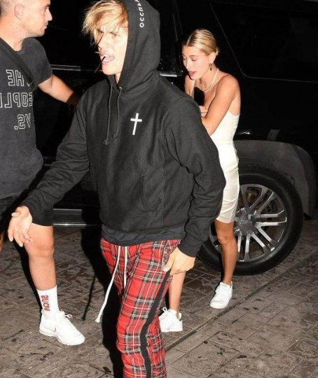 贾斯汀·比伯订婚 和海莉分合3年终修正果