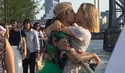 贾斯汀·比伯订婚 和海莉分合3年终修正果