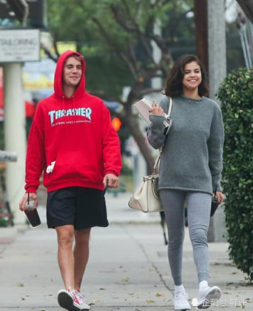 贾斯汀·比伯与海莉订婚 赛琳娜的反应出人意