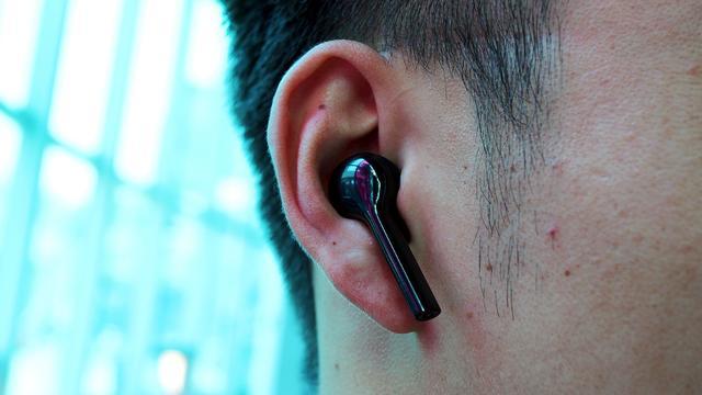 华为FreeBuds无线耳机测评:入耳轻松,使用畅快