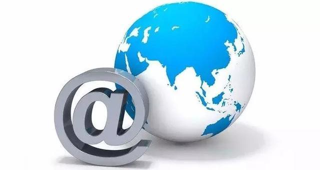 小米上市首日,股票跌破发行价,但他依然值千亿