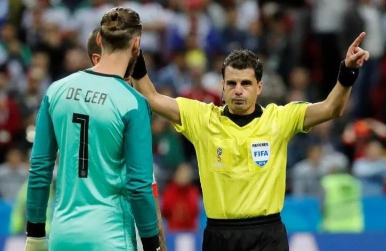 乌拉圭主裁执法比法大战 英克半决赛裁判曾罚