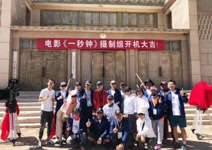 一线|张艺谋新片《一秒钟》开机 主演张译剃光