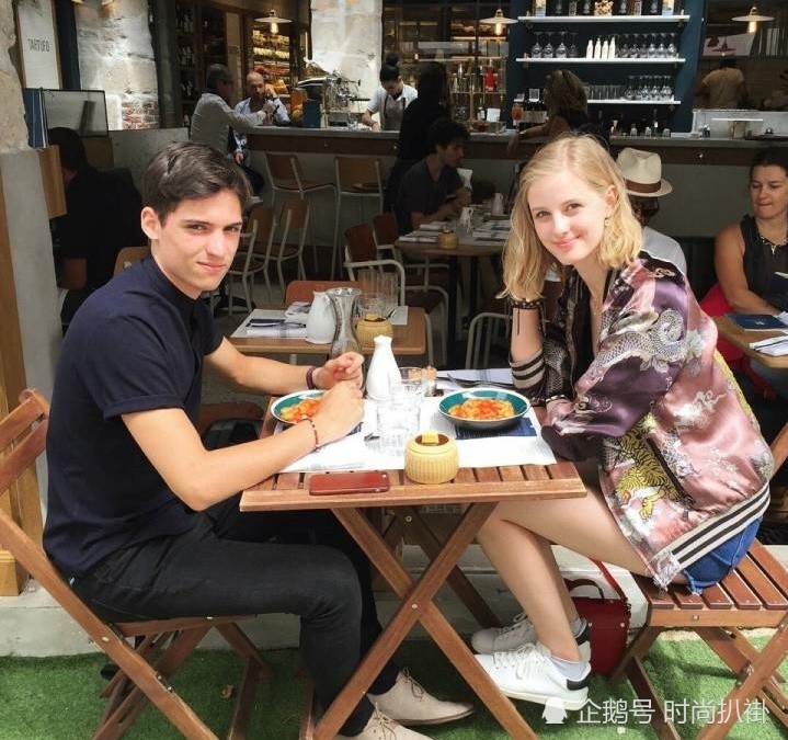 没想到!19岁妖星姆巴佩,居然有一个肤白貌美