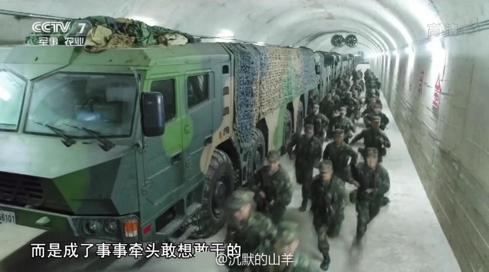 火箭军地下"龙宫"罕见曝光:停满大杀器,让侦察卫星全抓瞎