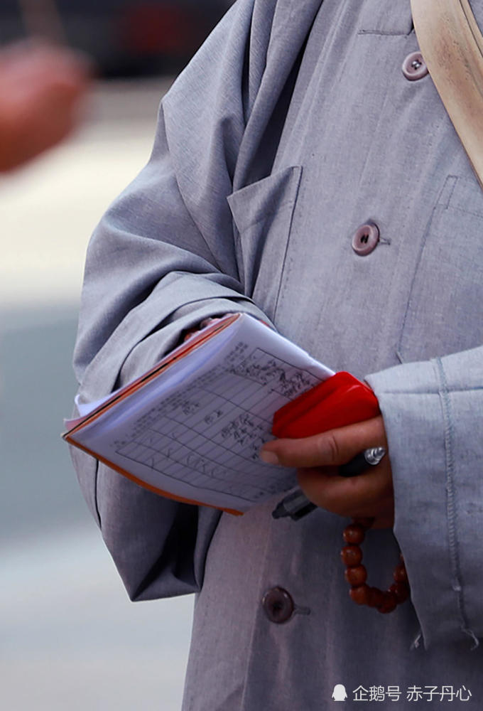 是化缘,还是勒索?走近深圳街头僧尼