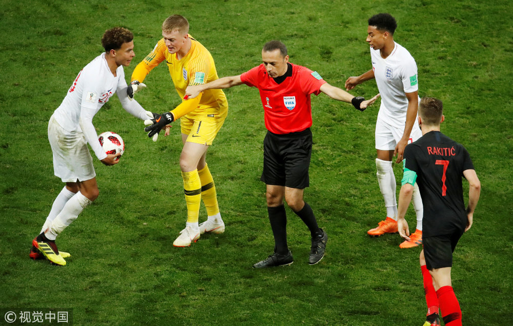 互相推搡撕扯球衣拉基蒂奇与阿里火爆冲突