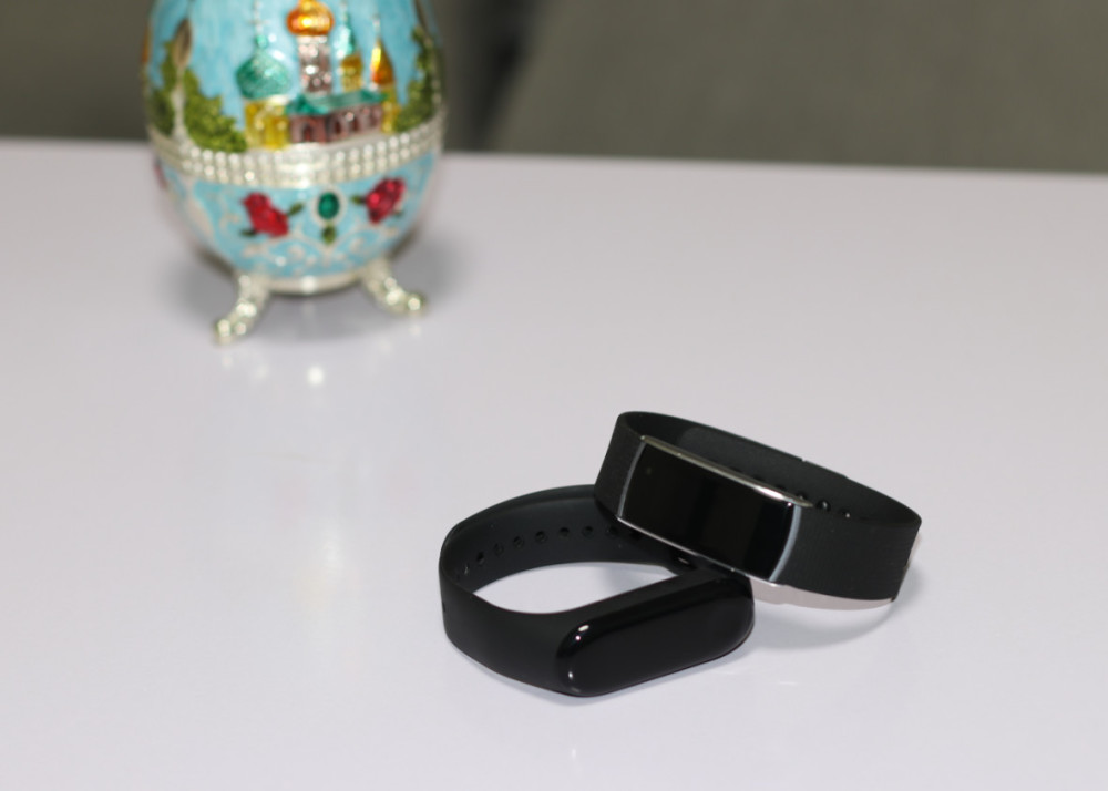 埃微蛋卷彩屏手环对比小米手环3,你喜欢哪一款