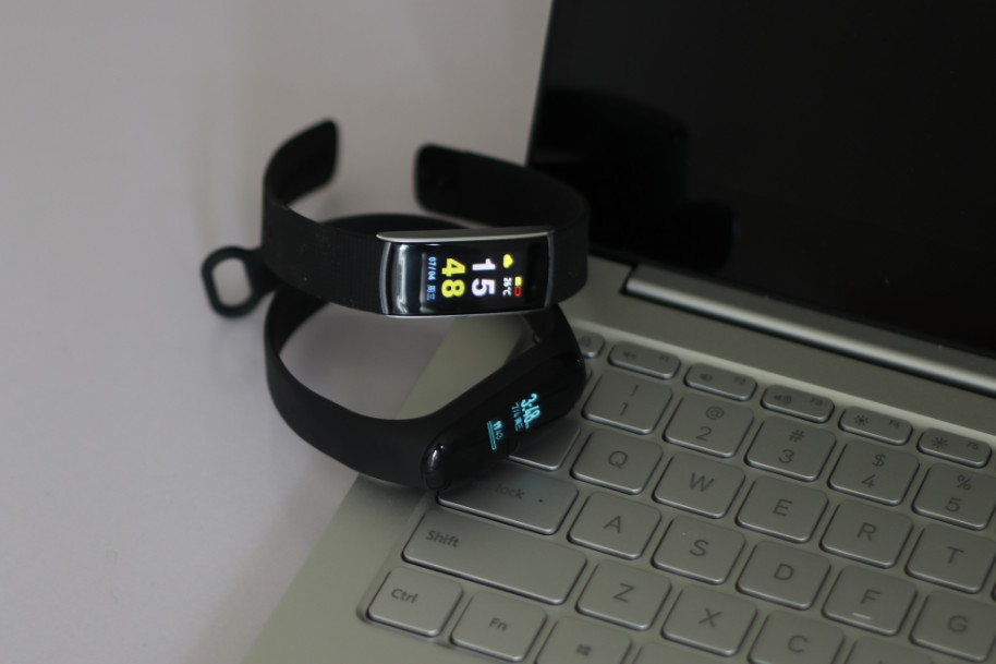 埃微蛋卷彩屏手环对比小米手环3,你喜欢哪一款