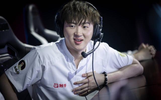 knight发文回应质疑一直在为队伍改变把自己改迷了