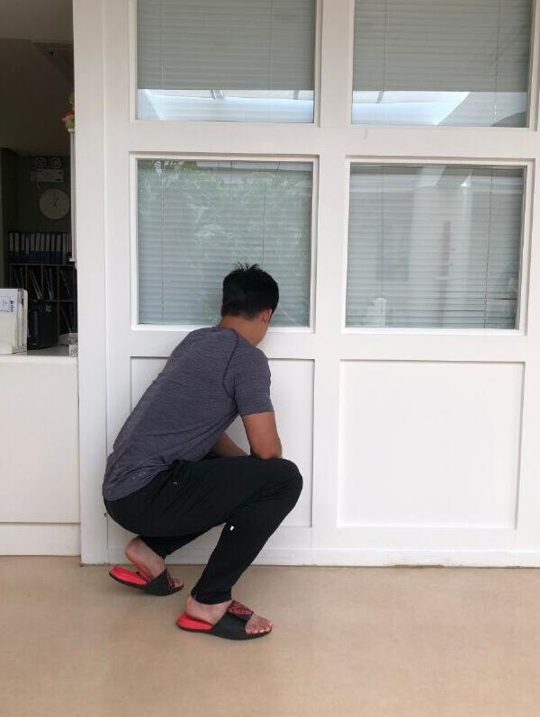 情不自禁新晋奶爸苏炳添扒门缝看儿子与爱妻甜蜜互动