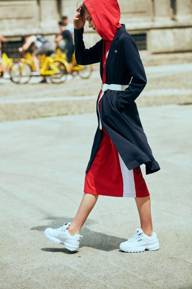 火遍INS的网红运动鞋来了,有种时髦叫作越看