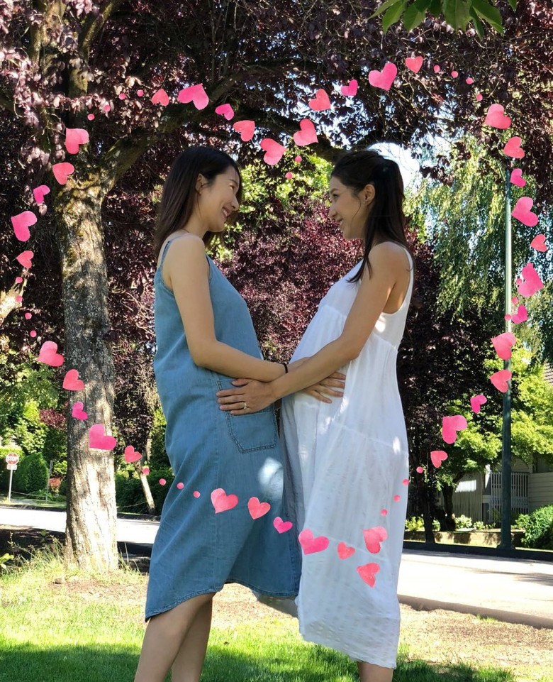 李亚男钟嘉欣双双晒孕肚两位准妈妈相拥母爱爆棚