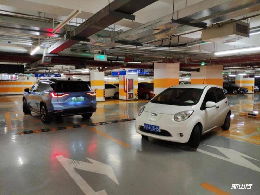 以车主的身份 我们体验了一次蔚来一键加电服