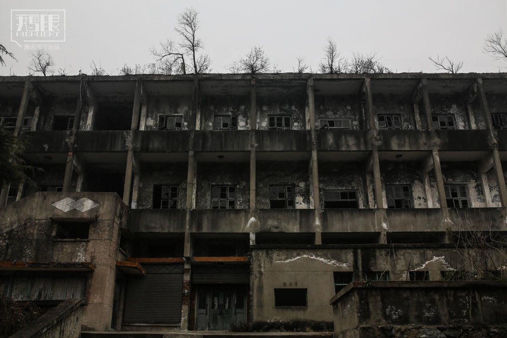 矿区破产萧条如鬼城 超市冥币卖得最快