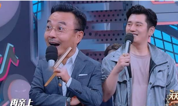 王一博进门的这个细节暴露真实人品,网友:难怪