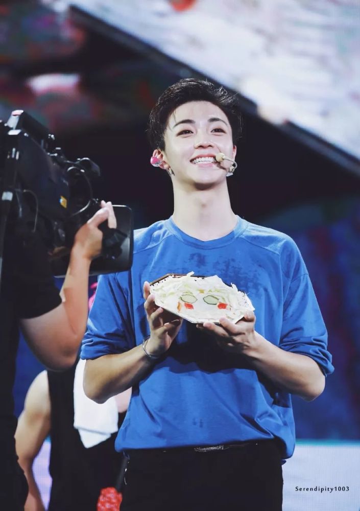 戴美瞳画眼线 为什么你的眼睛还是不好看