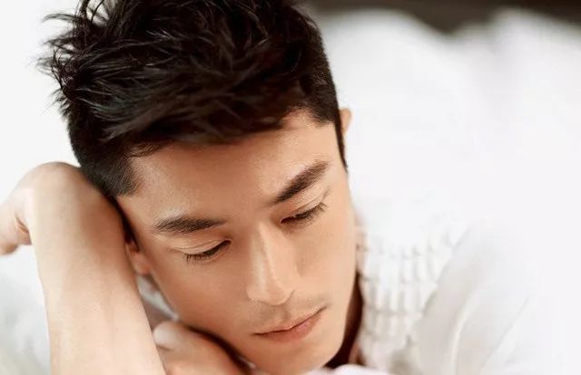 戴美瞳画眼线 为什么你的眼睛还是不好看