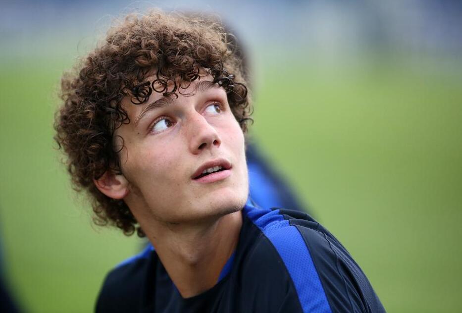 曝拜仁世界杯期间预订天才后卫3500万欧明夏加盟