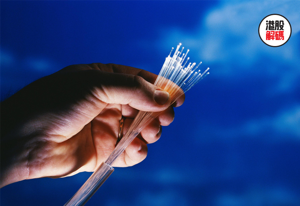 净利复合增速达30%的长飞光纤上市A股,给予5