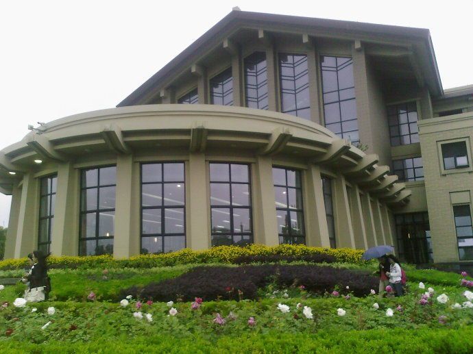 上海这3所大学全国排名300多名,今年投档线却