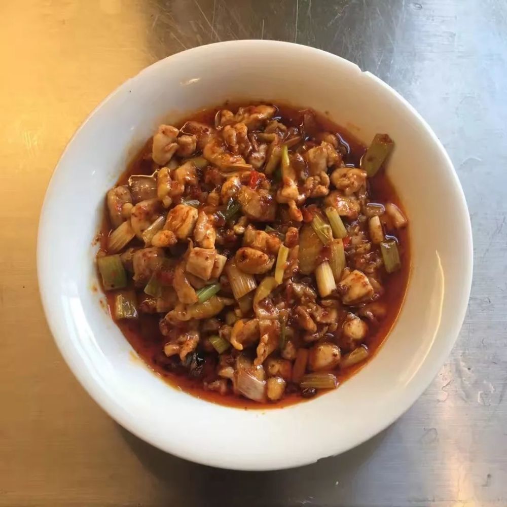 英国姑娘号称一年吃遍中国,三年了还在成都