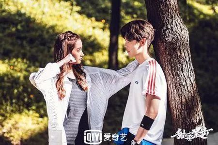 《甜蜜暴击》爱奇艺今日开播 重拳击进暑期热