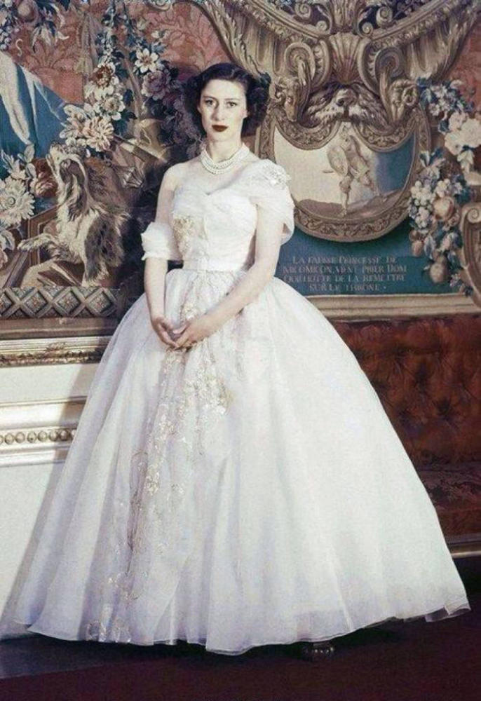 英国女王又给孙子哈里送了件小礼物:第二套别