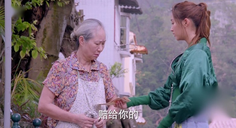 《甜蜜暴击》花絮:鹿晗有多宠关晓彤?拍戏钱