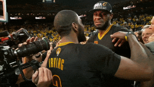 奔袭封杀了伊戈达拉的投篮,而欧文单挑库里投进了一剑封喉的三分球