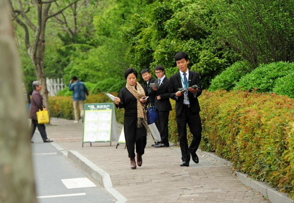 房产中介一个月卖多少套房,才能够月薪上万?老