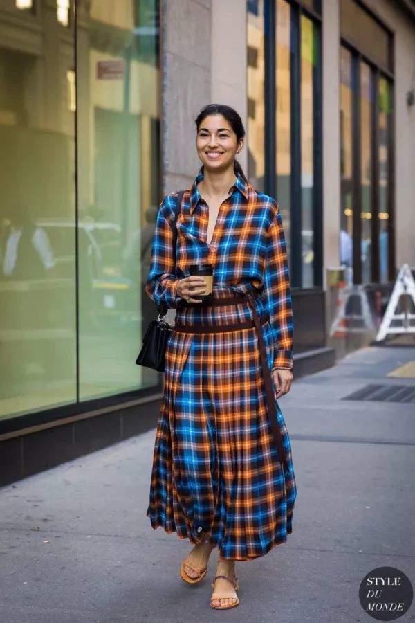 全世界最会穿衣服的女人长这样,她把连衣裙穿的太美了