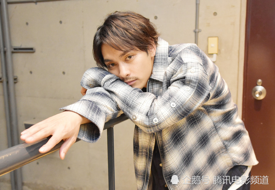 表里不一很可爱!柳乐优弥谈《银魂2》"鬼之副长"土方十四郎