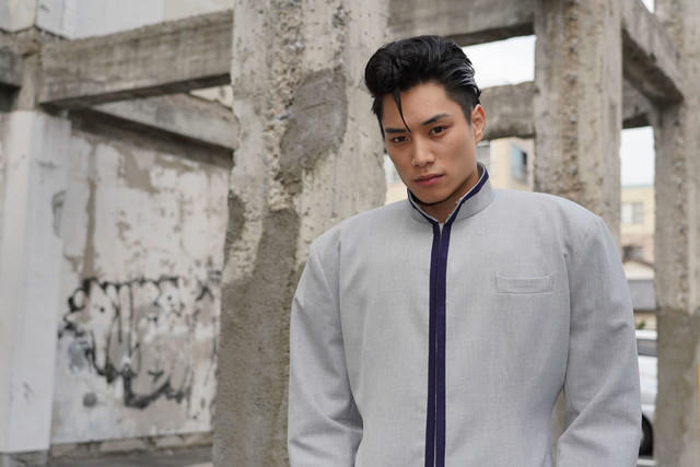 铃木伸之饰演的片桐智司与矶村勇斗饰演的相良猛是妨碍贺来贤人饰演的