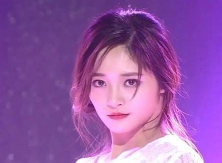 女爱豆的缺陷:周洁琼的脖子和腿,允儿的O型腿