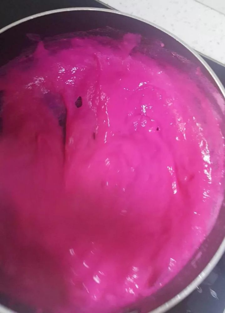 熙沫给宝宝的爱心小甜点:火龙果椰蓉小方糕 | 妈