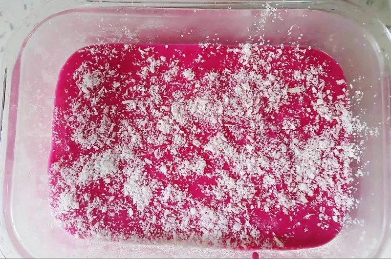 熙沫给宝宝的爱心小甜点:火龙果椰蓉小方糕 | 妈