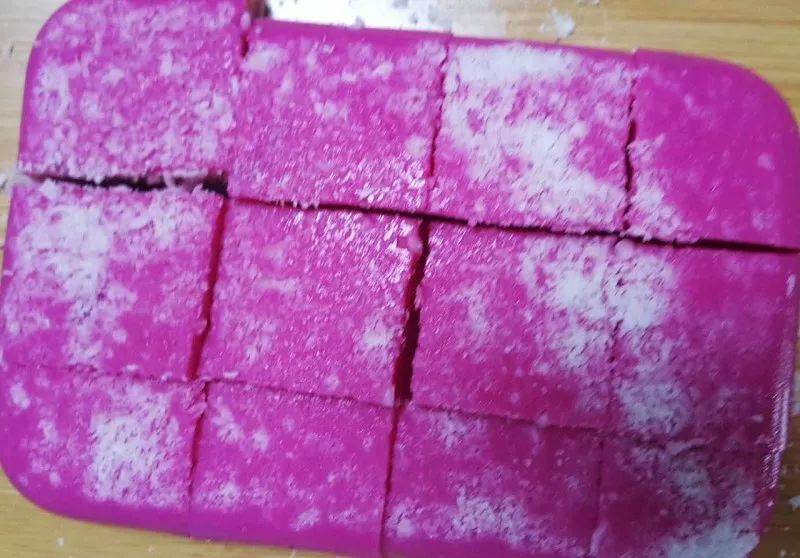 熙沫给宝宝的爱心小甜点:火龙果椰蓉小方糕 | 妈