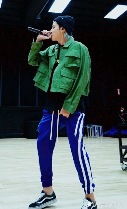 千万不要学吴亦凡穿鞋!从来不系鞋带的他邋遢