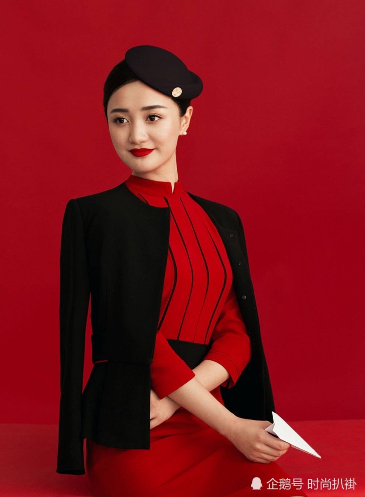 川航空姐新制服曝光,红黑配色热情不失沉稳,我