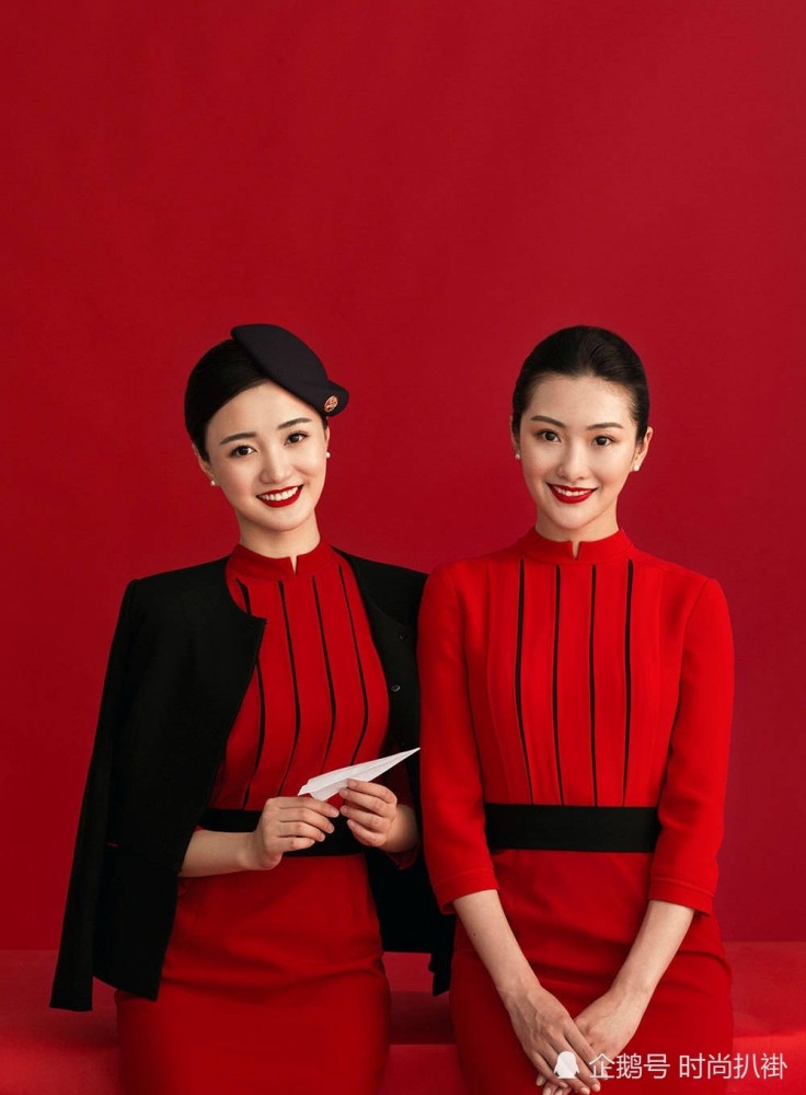 川航空姐新制服曝光,红黑配色热情不失沉稳,我