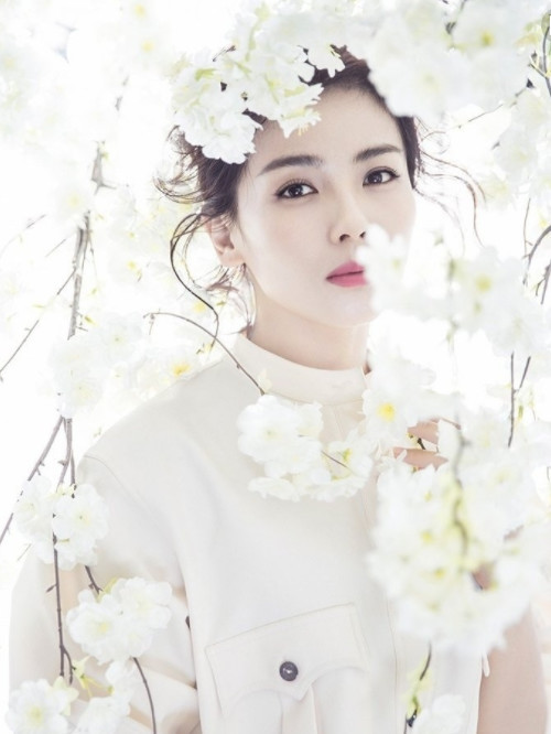 同样是怀孕拍戏,刘涛吊威亚惹人疼,而她却掺遭