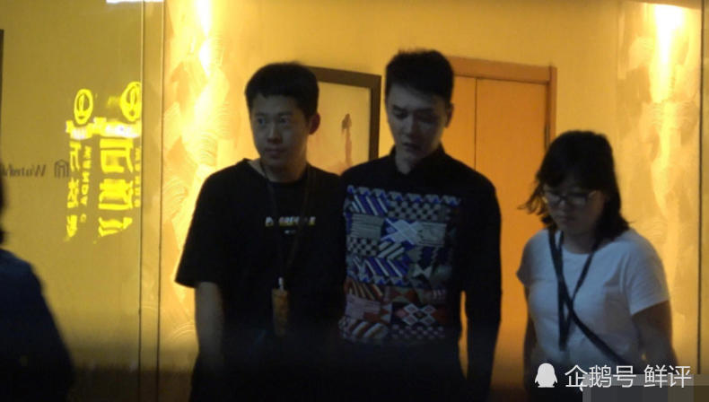 赵丽颖被曝停工怀孕三个月,工作人员否认,粉丝