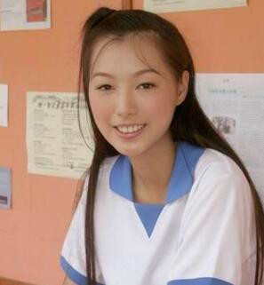 英皇前歌手,结婚后转战时尚圈,如今恢复单身独