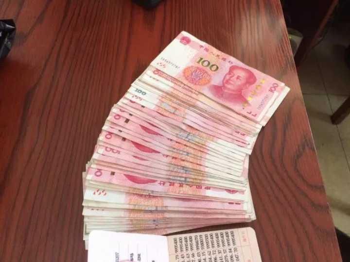 女子丢失6000元现金和存折药店工作人员如数归还