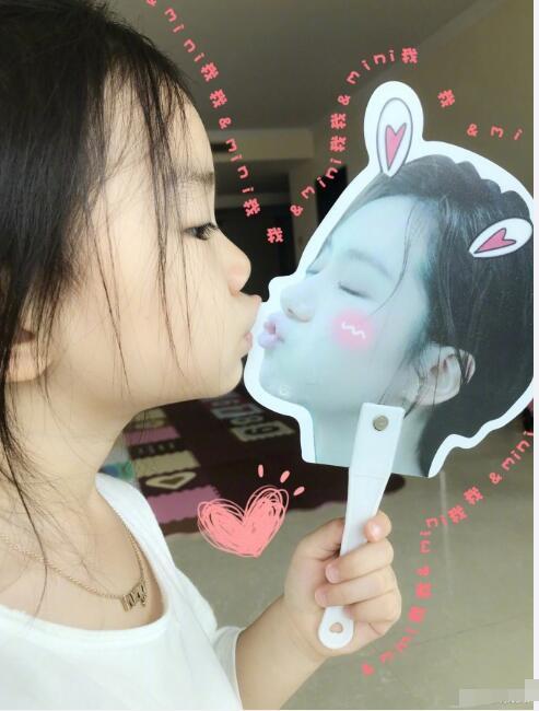 戚薇与老公李承铉合体登杂志封面秀恩爱 还自