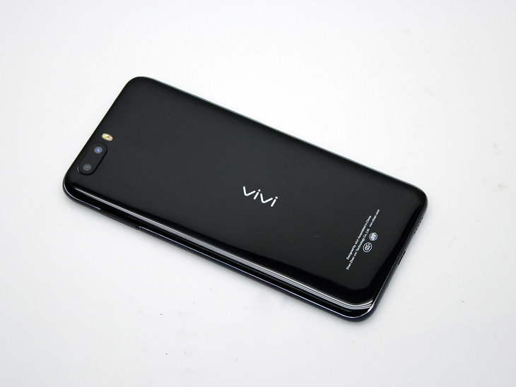 山寨&夸张&打擦边球 在拼多多上买手机是一