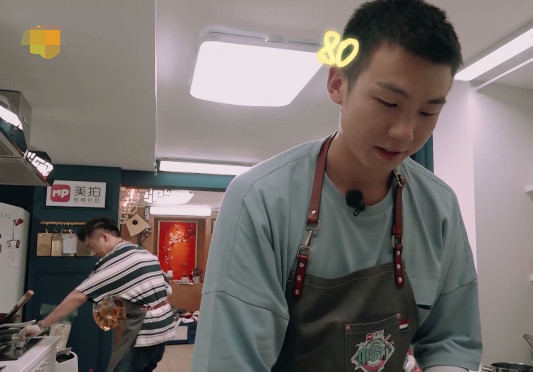 白举纲猜年龄,说错话被苏有朋暴打,吓得王俊