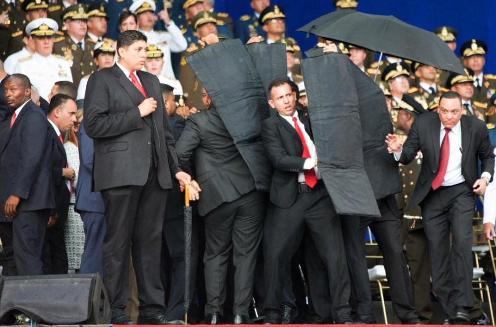委内瑞拉总统遭遇爆炸 保镖第一反应亮出盾牌